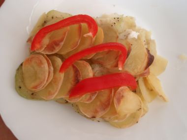 Zapečené brambory s cuketou a pangasiusem