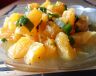 Salát z pomerančů a zelené cubulky
