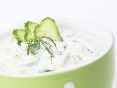 Okurkový salát se smetanou(jogurtem)