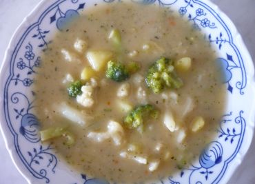 Květákovo brokolicová polévka.