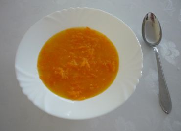Mrkvová polévka s krupicí