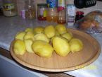 Vařené brambory s petrželkou