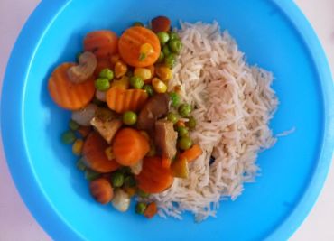 Jasmínová rýže a vepřové kousky se zeleninou