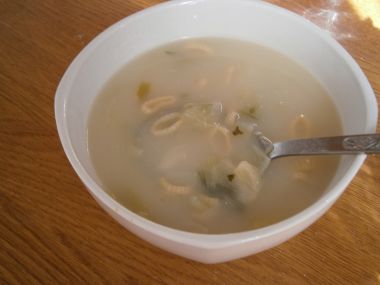 Těstovinovo-pórková polévka