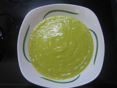 Brokolicová polévka s vejcem