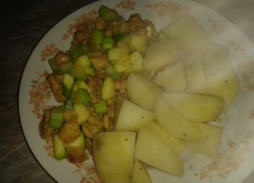Kuřecí s cuketou a brambory