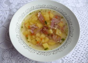 Uzená polévka ze žeber s bramborem