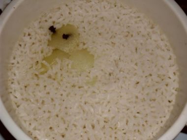 Dušená rýže s hřebíčkem