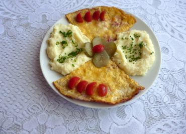 Šunková omeleta s bramborovou kaší