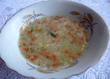 Vločková polévka s česnekem a zeleninou