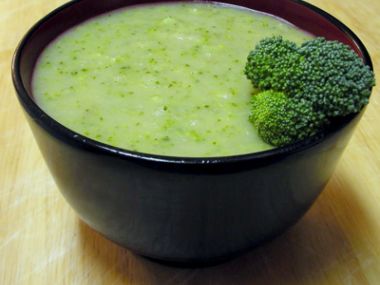 Brokolicová polévka s různými obměnami
