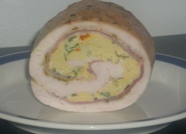 Kuřecí roláda plněná vaječnou mozaikou a anglickou slaninou