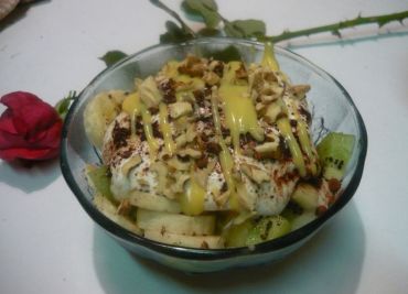 Salát z kiwi a banánů s vaječným likérem