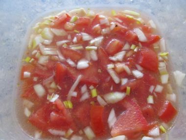 PIRASA-Pikantní rajčatový salát