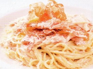 Špagety s parmskou šunkou a smetanou