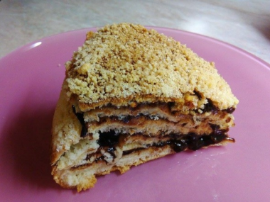 Vrstvený kynutý koláč - povidlový (vhodný do domácí pekárny)
