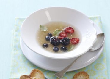 Fenyklová polévka s letním ovocem