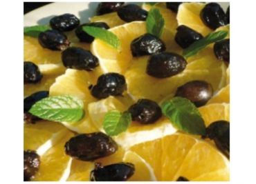 Citrusový salát s olivami
