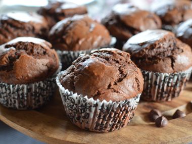Čokoladové muffiny s karamelem