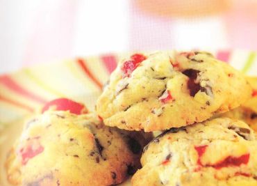 Cookies s úlomky čokolády a kandovanými třesněmi