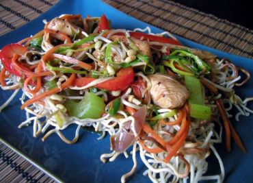 Kuřecí chow mein (cchao mien)