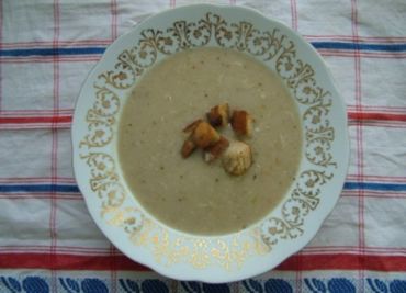 Recept Chlebová polévka se špekáčky