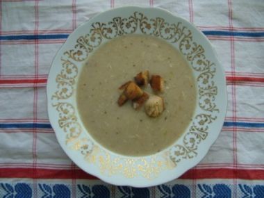 Recept Chlebová polévka se špekáčky