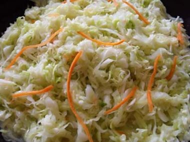 Zelný salát s mrkví