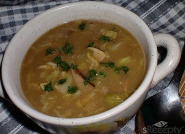 Kapustová polévka s houbami
