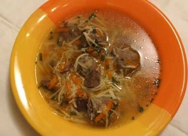 Masová polévka s masovými knedlíčky