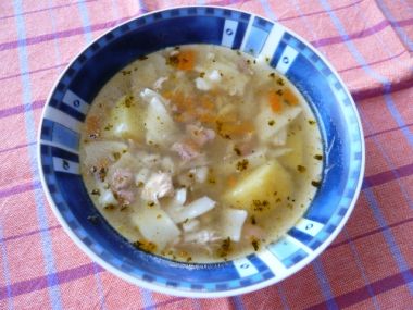 Masová polévka selská z perlových krup a brambor