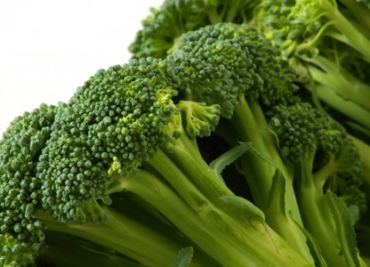 Recept Brokolicový salát se salámem