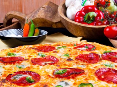 Recept Pizza s šunkou a parmezánem