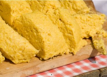 Recept Opečená polenta se zeleninou a mozzarellou