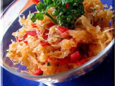 Recept Salát z kysaného zelí s jablky