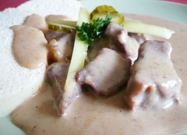 Recept Guláš na víně a smetaně