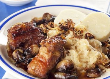 Recept Vepřový vrabec s bramborovým knedlíkem a zelím
