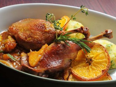 Recept Kachní prsa na pomerančích s mandlemi