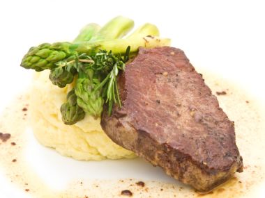 Steak s pepřovou omáčkou