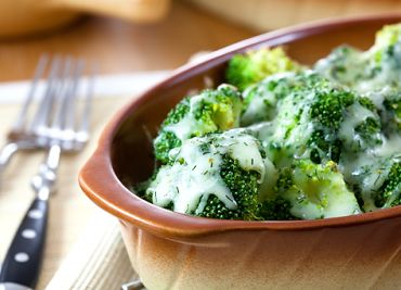 Brokolice s omáčkou z nivy a s česnekem