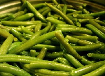 Zelené fazolové lusky vařené s uzeným masem