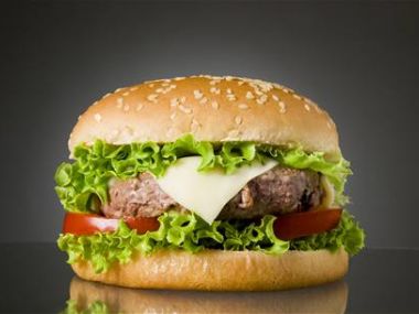Drůbeží hamburgry zapékané se sýrem