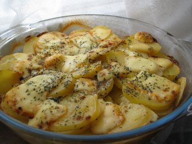Pečené bramborové plátky se sýrem