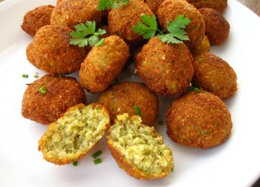 Falafel s jogurtem