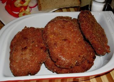 Karbanátky z vařeného masa a salámu