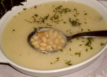 Polévka z bílých fazolí od babičky