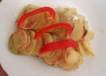 Zapečené brambory s cuketou a pangasiusem