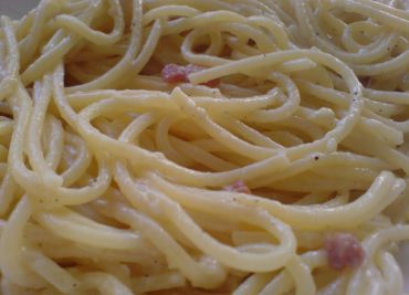 Špagety se smetanovou omáčkou