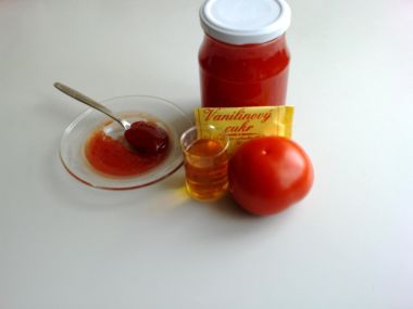 Rajčatová marmeláda s rumem