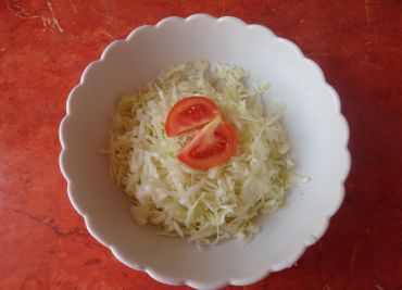 Salát z bílého hlávkového zelí